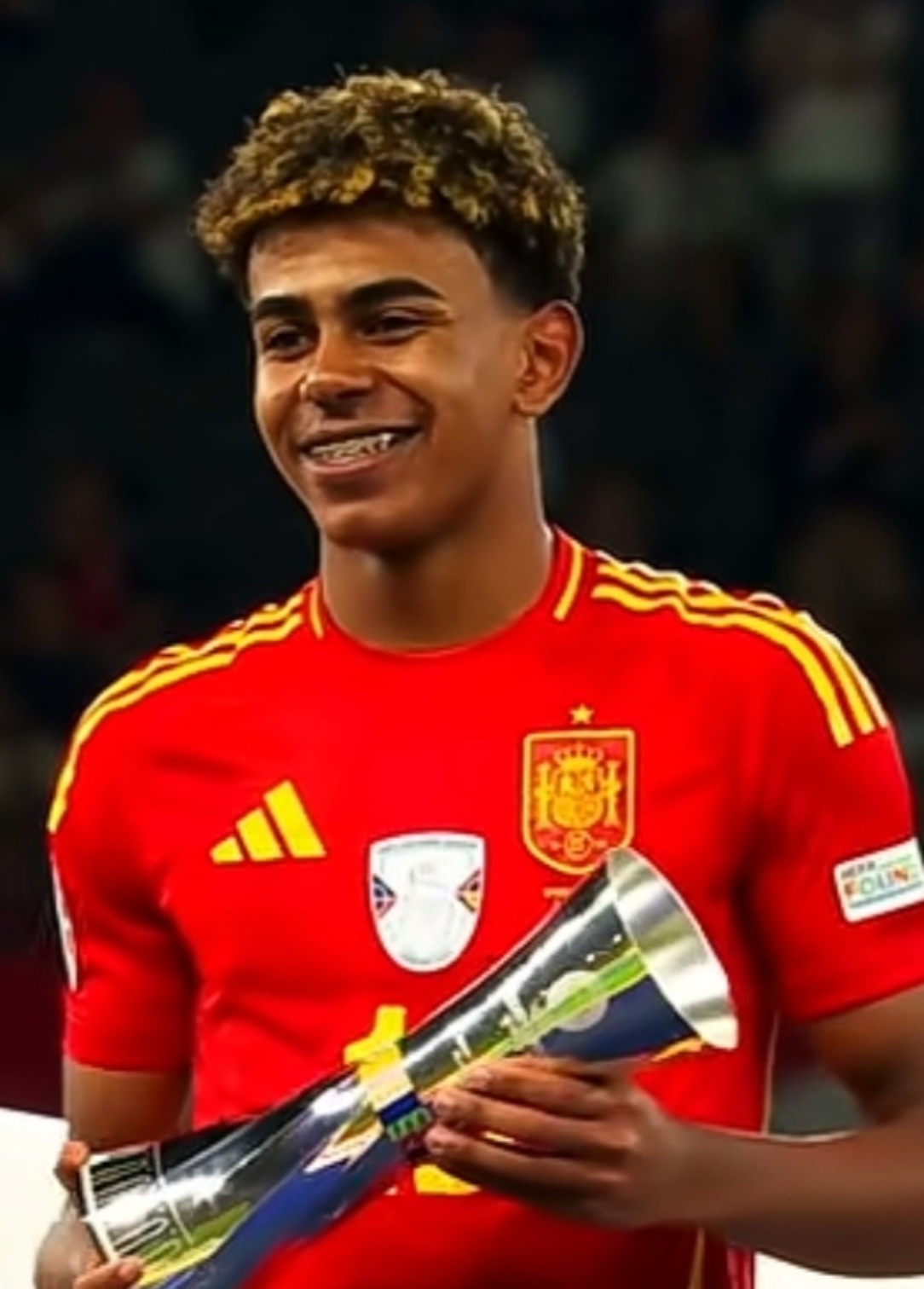 未来足球“超级巨星”的梦想拼搏在欧冠的简单介绍