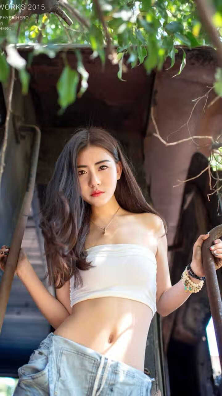 “英超明星表现神勇,助力球队稳步登顶”,英超球队球星