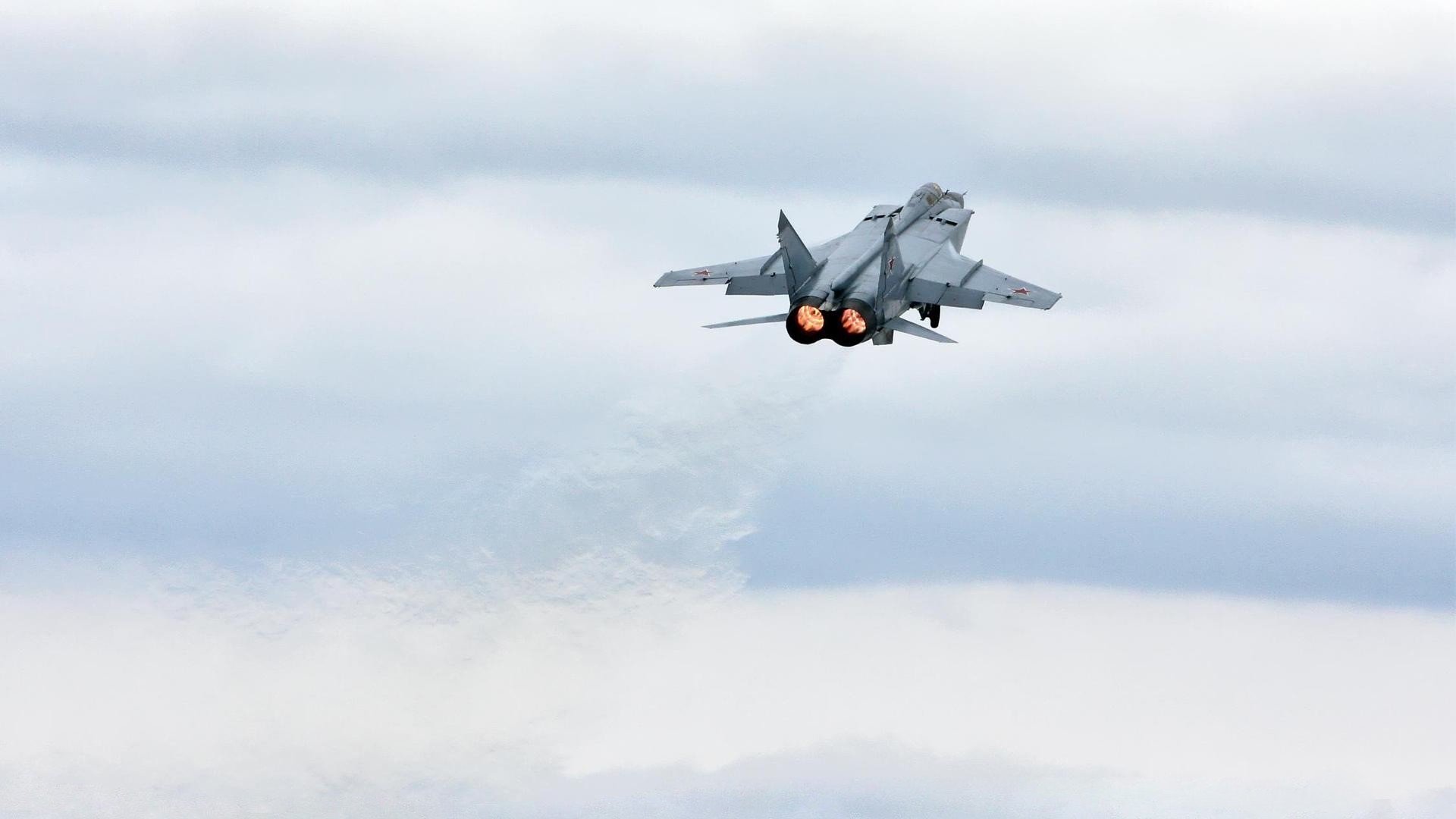 各国选手竞技水平不断提升,别的国家选手都是选的一些顶级